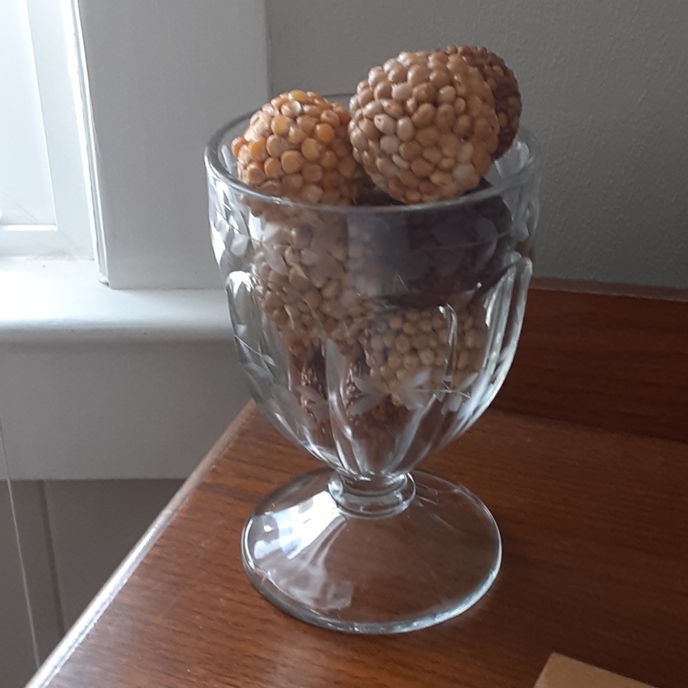 Etched vintage vase. - Picture 2 of 8